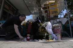 Majka ubijenog navijača AEK-a doživjela srčani udar