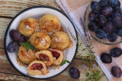 Knedle sa šljivama kao iz bakine kuhinje: Recept koji vraća ukus djetinjstva
