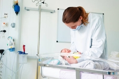 Majka vakcinisana tokom trudnoće: Prema tvrdnjama ljekara rođena prva beba u svijetu sa antitijelima