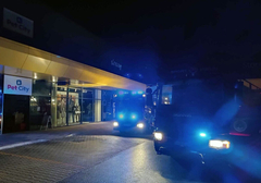 PRIČINJENA MATERIJALNA ŠTETA Požar u tržnom centru u Zvorniku (FOTO)