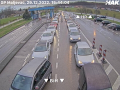 Gužva na graničnim prelazima: Pojačan intenzitet saobraćaja u oba smjera