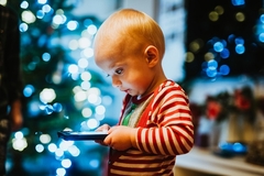  Zavisnost djece od telefona opasna po razvoj
