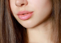 Trik koji povećava volumen usana prirodnim putem