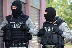 Akcija "Veb": Oduzet novac i računari, uhapšen trojac