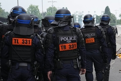 Francuska uvodi policijski čas, na ulice izlazi 40.000 policajaca
