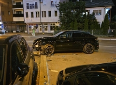 Pijana Banjalučanka poršeom polupala dva auta i stub ulične rasvjete