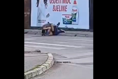 Haos u centru Banjaluke: Tuča pred prolaznicima