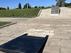 Beograd: Razbijena spomen ploča jasenovačkim žrtvama, a osvanuo mural podrške Dinamu (FOTO)