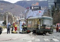 Ella, koja je teško povrijeđena u tramvajskoj nesreći, uskoro ide kući