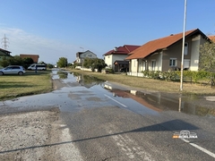 Bijeljina: Pukla cijev, put pod vodom (FOTO)