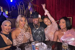 Američki pjevač u vezi s četiri žene: "Svaka ima svoju ulogu" (FOTO)