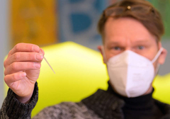 Banjaluka Kućni testovi na korona virus SVE TRAŽENIJI I JEFITNIJI: Zbog pristupačnije cijene idu k'o alva