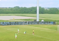 NAVIJAČI NEZADOVOLJNI Transparent protiv uprave Radnika