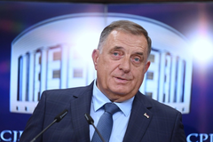Dodik se čituljom oprostio od Josipa Pejakovića (FOTO)