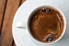 Da li kafa ubrzava starenje kože? Evo šta kažu istraživanja