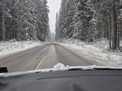 Snijeg i poledica otežavaju saobraćaj u planinskim predjelima