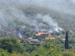 Trebinje i okolina i danas u dimu, aktivno više požarnih linija