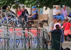 Građani i dalje dežuraju ispred opštinskih zgrada: Noć na sjeveru Kosova i Metohije protekla mirno, bez incidenata