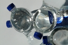 Genijalan trik za rashlađivanje bez klime i struje: Sve što vam treba je plastična boca i zamrzivač