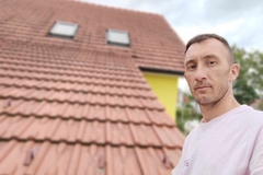 Ni sekunde se nije dvoumio da li da besplatno popravi krovove uništene u oluji u Sloveniji