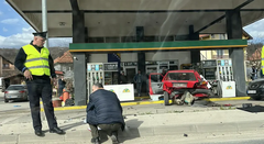 Stravična saobraćajka u BiH, golfom se zabio u pumpu