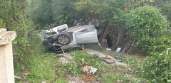 Četvoro povrijeđenih kod Bratunca: Jedan auto smrskan, drugi na krovu (FOTO)