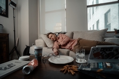 Stalno ste umorni i bez energije? Ove svakodnevne navike vas tiho iscrpljuju - evo kako da ih prekinete
