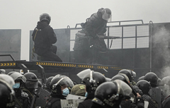 HAOS U KAZAHSTANU Gori predsjednička rezidencija, demonstranti probili kordone, funkcioneri bježe iz zemlje?