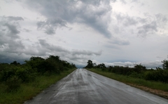 Magla u kotlinama, kolovozi mokri i klizavi