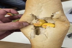 Vrećice sa heroinom skrivao u hljebu