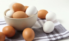 Koja je razlika između smeđih i bijelih jaja?