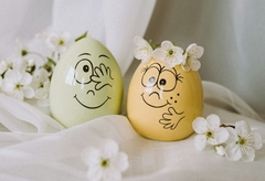 TRIKOVI KOJE MORATE ŠTO PRIJE NAUČITI: Evo kako da vam uskršnja jaja ne pucaju, a boja bude savršena