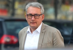 Bosić tvrdi da EU, pod uticajem Zagreba, štiti Dodika od sankcija