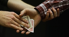 "Daj mi 2.000 KM, ti ćeš zaraditi 30.000" Bivši direktor osnovne škole priznao da je PRIMIO MITO OD NASTAVNICE