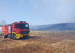 Bijeljina: Požar na deponiji pod kontrolom, zemljom se zatrpavaju žarišta