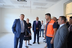 Minić, Cvijanović i Dodik u posjeti Bileći, obilaze gradilište novog vrtića