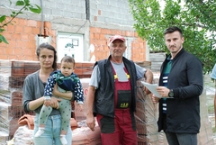 Grad Bijeljina obezbijedio materijal za krov na kući Kostića (FOTO)