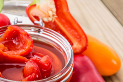 Brza zimnica bez konzervansa: Paprike i paradajz spremni za zimu za samo 5 minuta