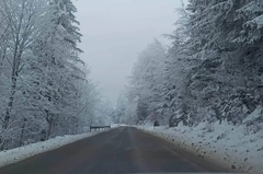 Otežan saobraćaj na svim dionicama, posebno na prevojima