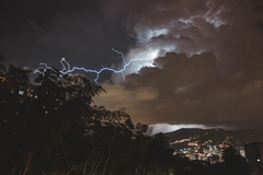 Hrvati izdali upozorenje na olujno nevrijeme: Upaljen crveni i narandžasti meteoalarm