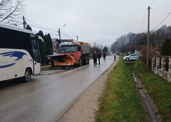 Obustavljen saobraćaj na putu Bratunac-Srebrenica zbog nezgode /FOTO/