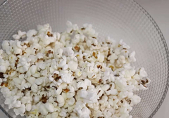 Grickalica koju svi vole: Stručnjaci objasnili da li je zdravo jesti kokice