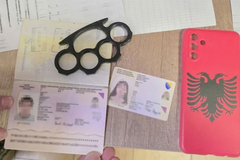 Policija u Srbiji zadržala državljane BiH: Imali bokser i masku sa albanskim simbolom