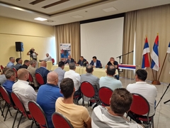 Dodik i Pašalić sa poljoprivrednim proizvođačima iz Semberije (FOTO)