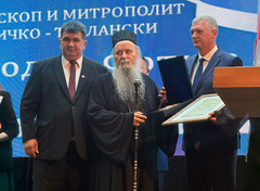 Mitropolitu Fotiju uručena Povelja opštine Lopare