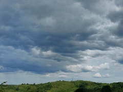 Oblačno uz sunčane periode, uveče kiša