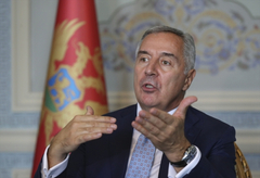 Đukanović podnosi ostavku