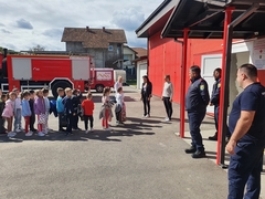 Ugljevik: Mališani u posjeti Vatrogasnoj jedinici i Humanitarnom udruženju