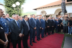 Patrijarh Porfirije služi liturgiju i pomen stradalim Srbima (FOTO)
