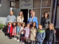 Mališani bijeljinskog vrtića posjetili Udruženje penzionera: Recitacijama razveselili starije sugrađane (FOTO)